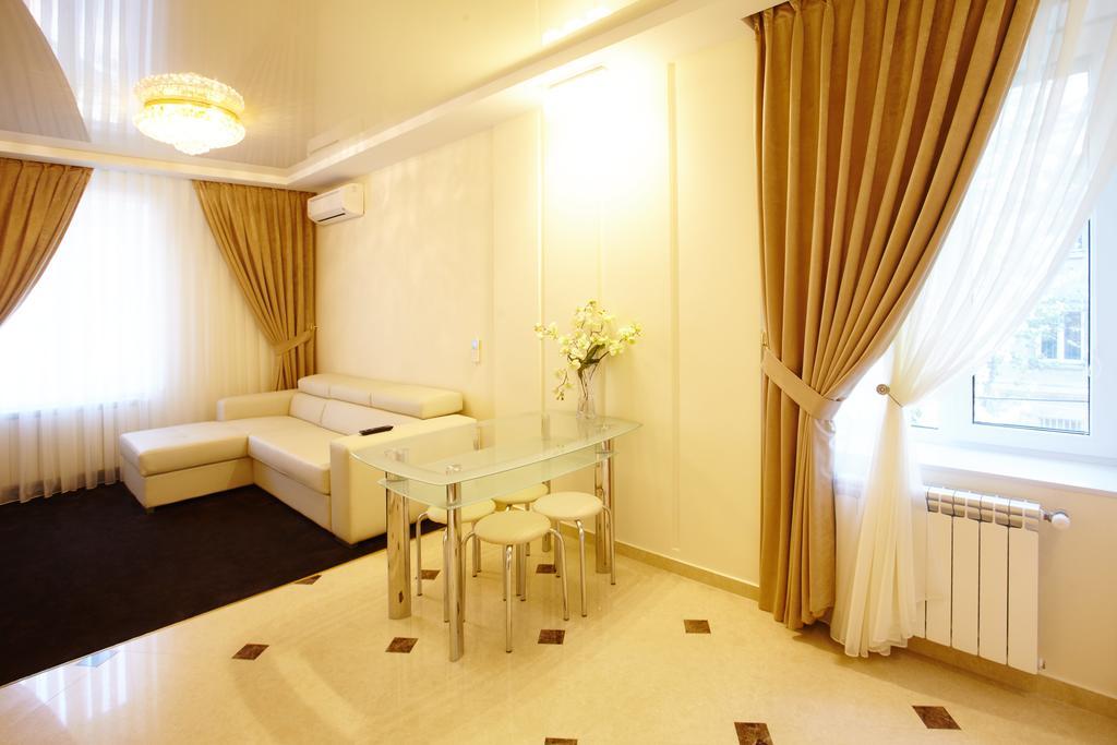 Central Park Apartments تشيسيناو الغرفة الصورة