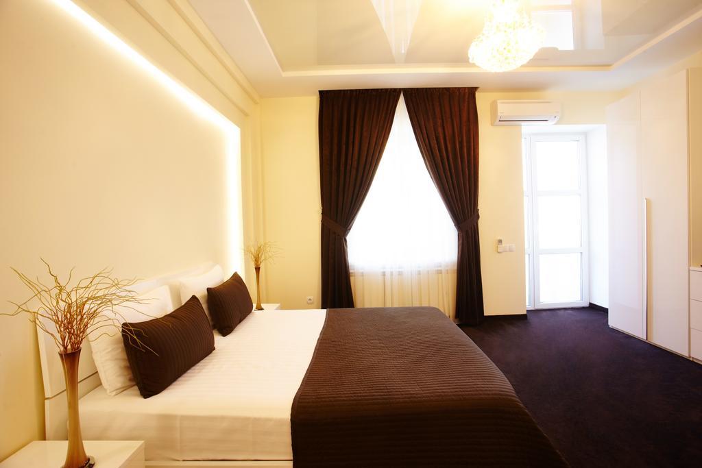 Central Park Apartments تشيسيناو الغرفة الصورة